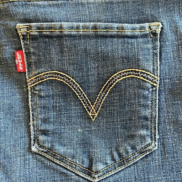 Levi’s Classic Straight Jeans - Picture 4 of 9